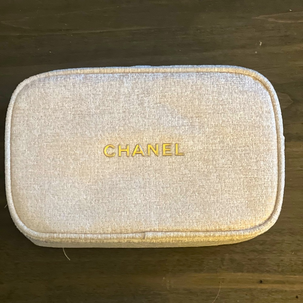 Chanel On The Go Makeup Set - Picture 2 of 5